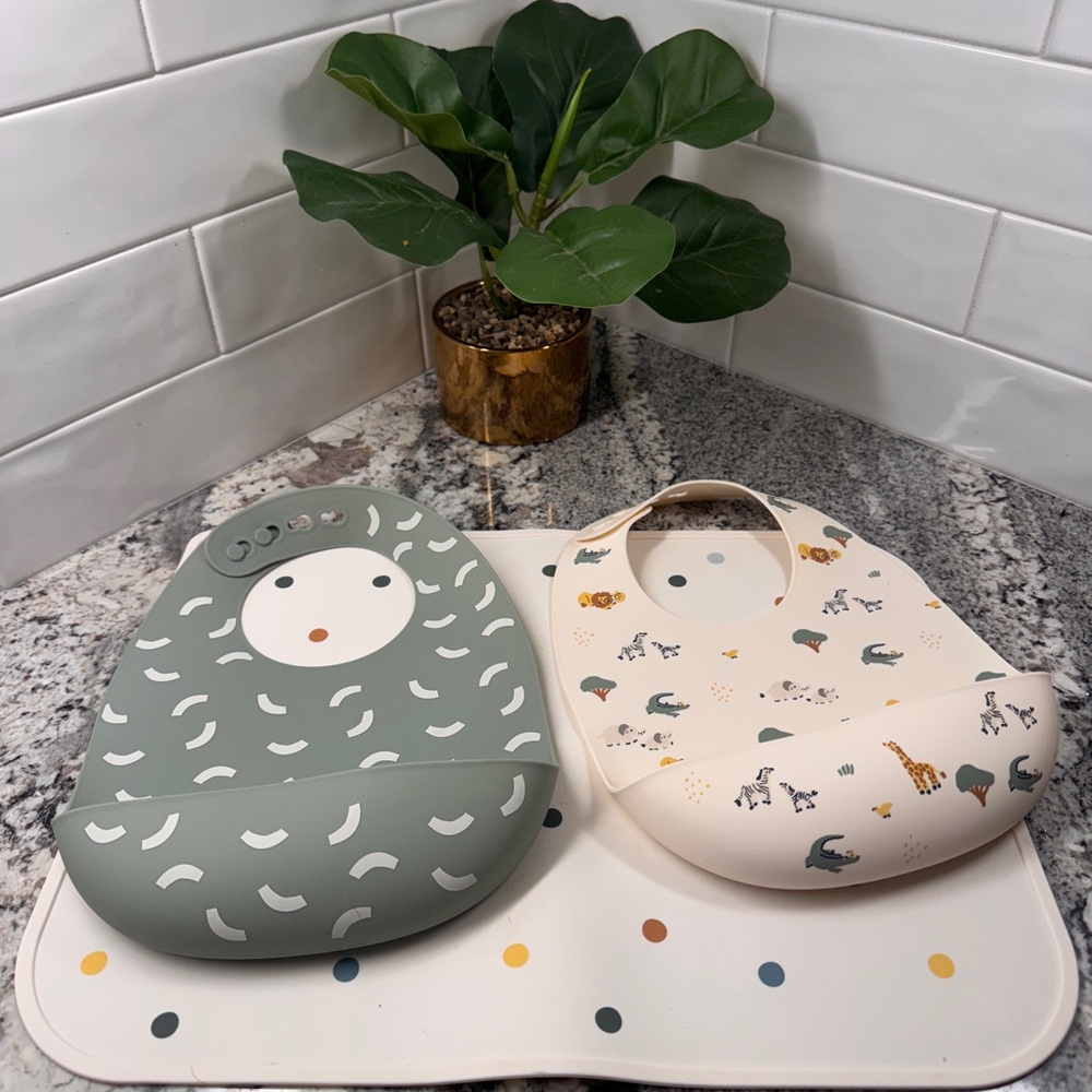 Kids Silicone Bib Set - Green and Cream - Picture 1 of 4